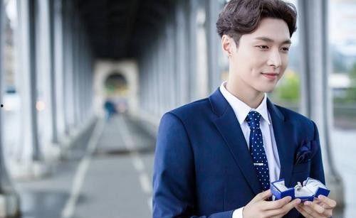 肖战张艺兴最新爆料,揭秘幕后故事与精彩瞬间